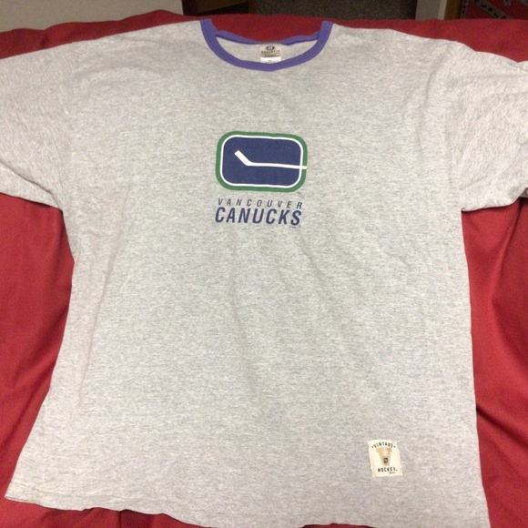 NHL VANCOUVER Canucks tshirt - Picture 1 of 3